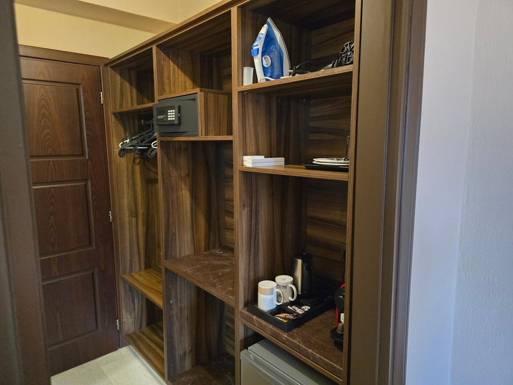 Spartacus House กาลัมปากา ภายนอก รูปภาพ